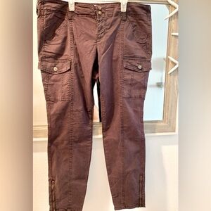 Old Navy cargo zip bottom skinny pants